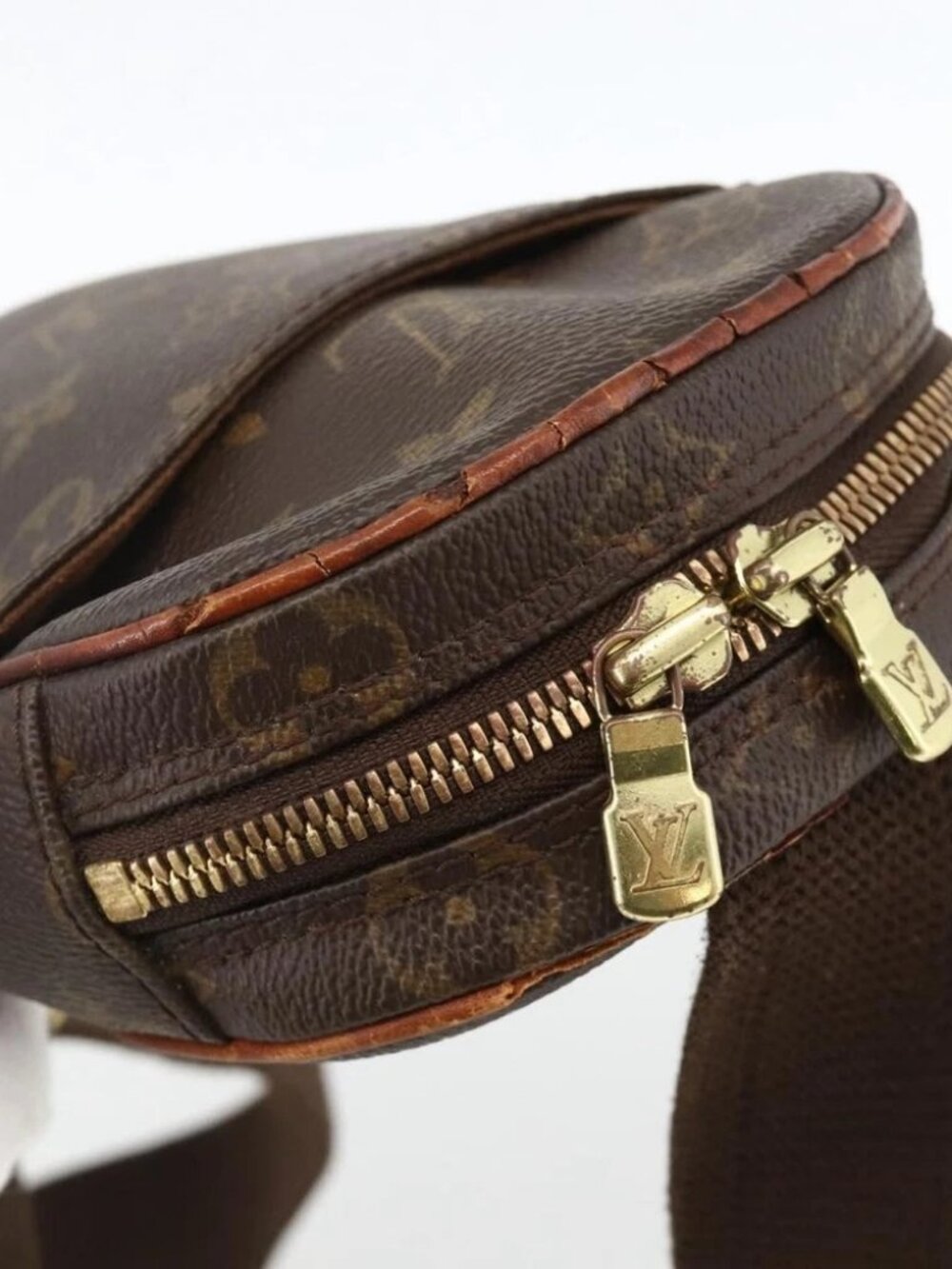 LOUIS VUITTON Monogram Pochette Gange Shoulder Bag - Picture 10 of 16